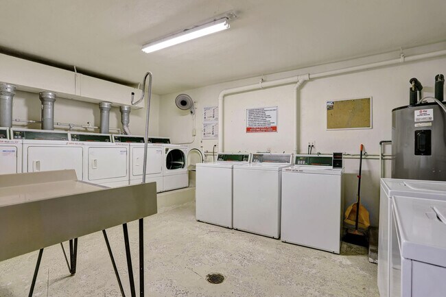 Building Photo - 6503 Winfield Blvd