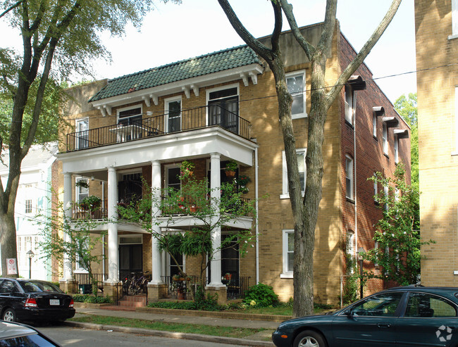 Building Photo - 106 N Dooley Ave