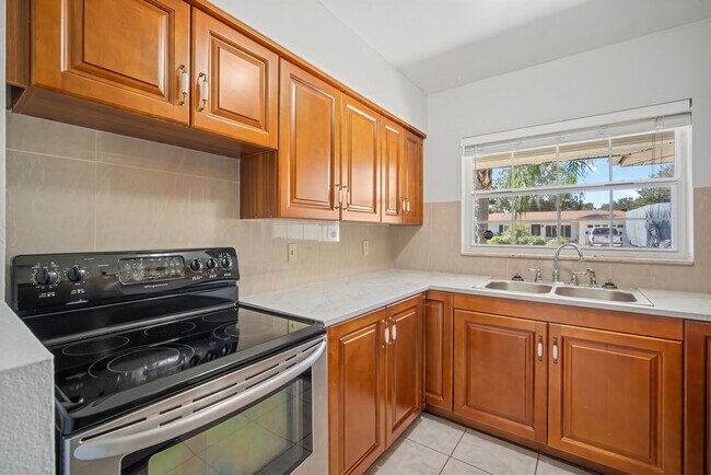 Building Photo - Beautifully Updated Clearwater Home with M...