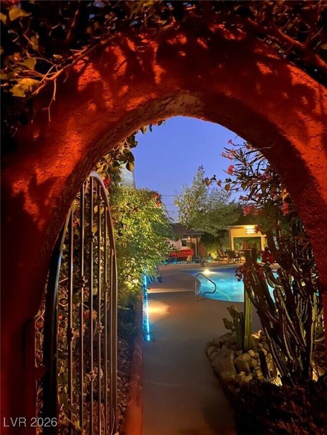 Building Photo - 481 Benedict Dr