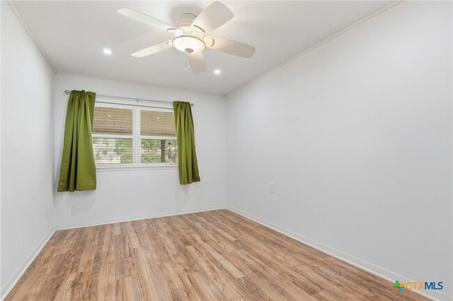 Building Photo - 1307 Summit Dr