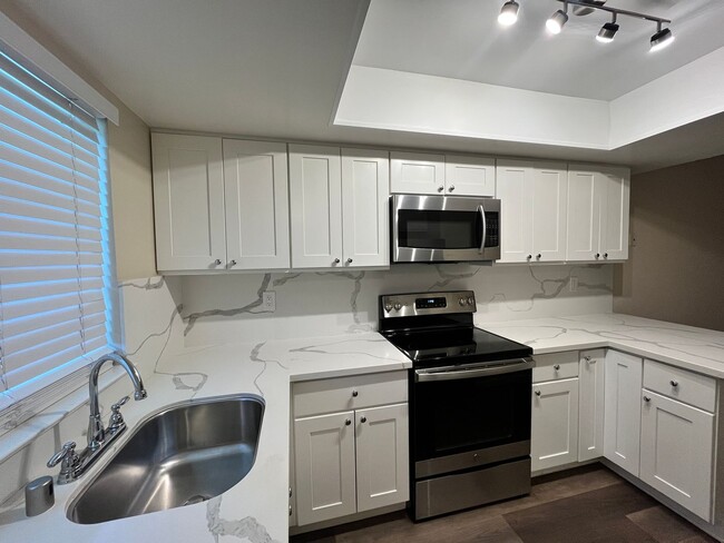 Building Photo - Townhouse in San Jose, CA Available Now!