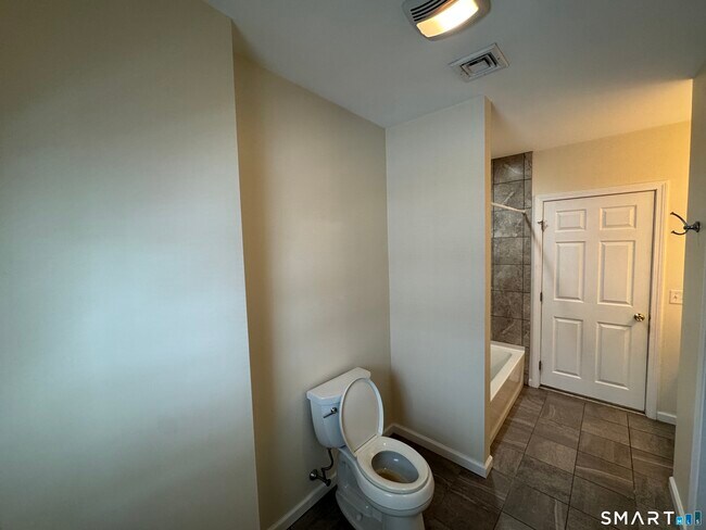 Building Photo - 423 Whalley Ave