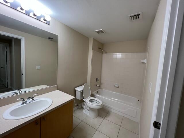 Building Photo - 5024 Lantana Rd