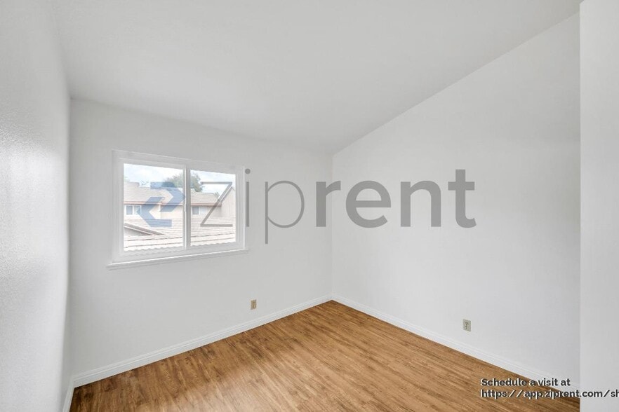 Building Photo - 12526 Pinehurst St