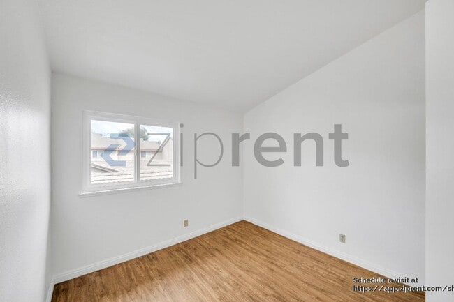 Building Photo - 12526 Pinehurst St