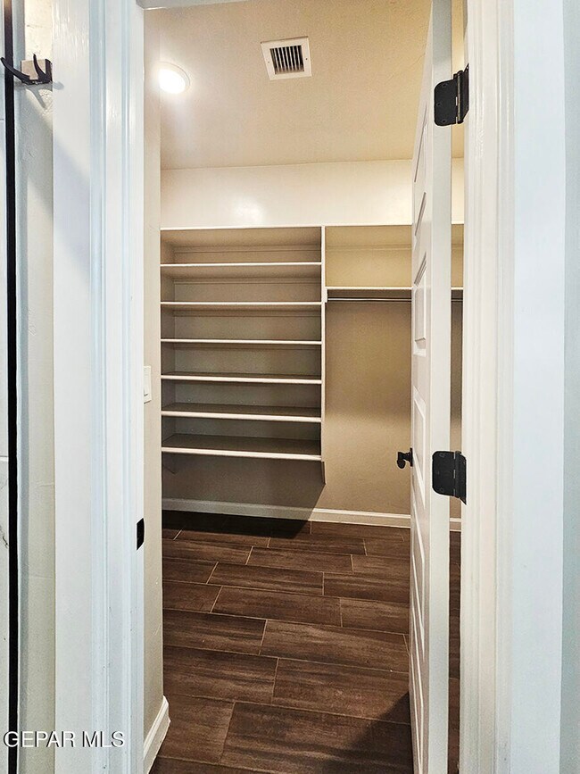 Building Photo - 13185 Tiverton Rd