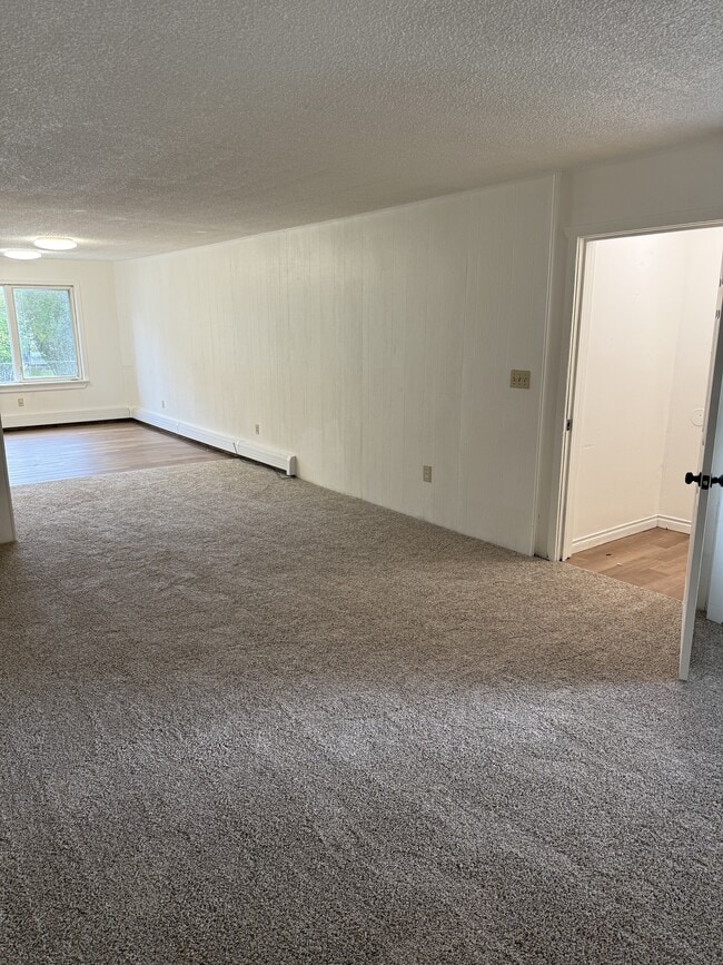 Building Photo - 100 B St