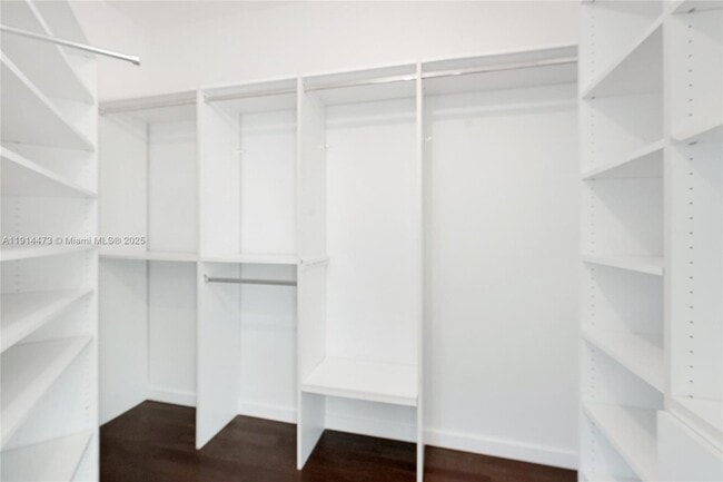 Building Photo - 300 South Pointe Dr