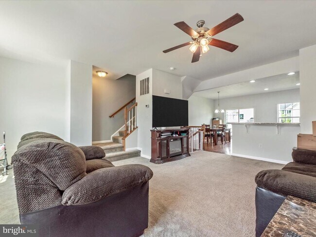 Building Photo - 76 Norwood Dr