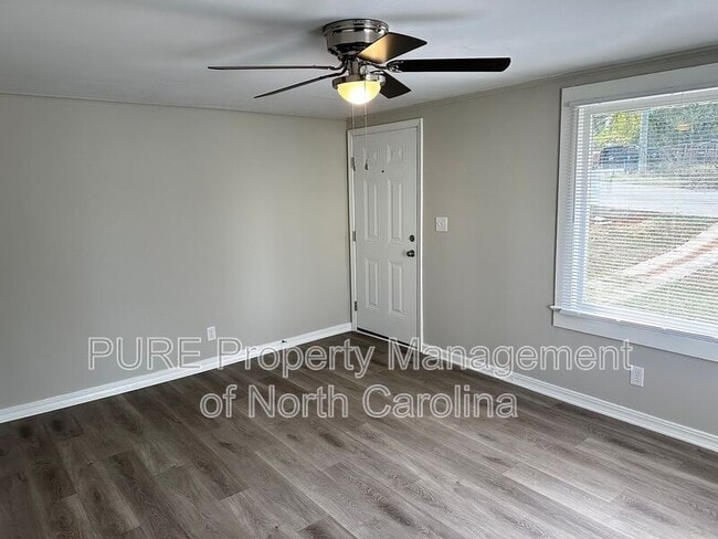 Building Photo - 606 Carver Dr