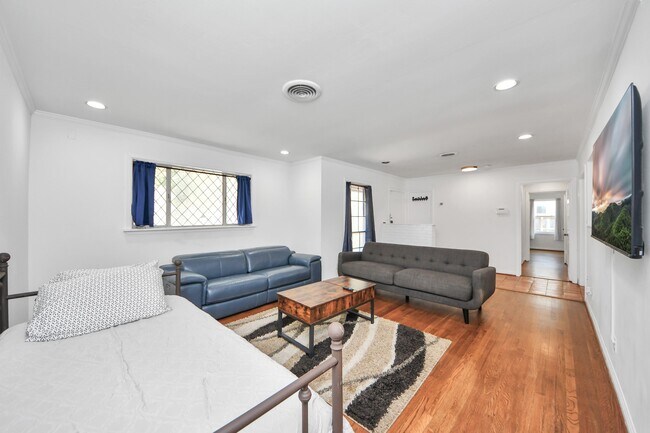 Building Photo - 5139 Beechnut St