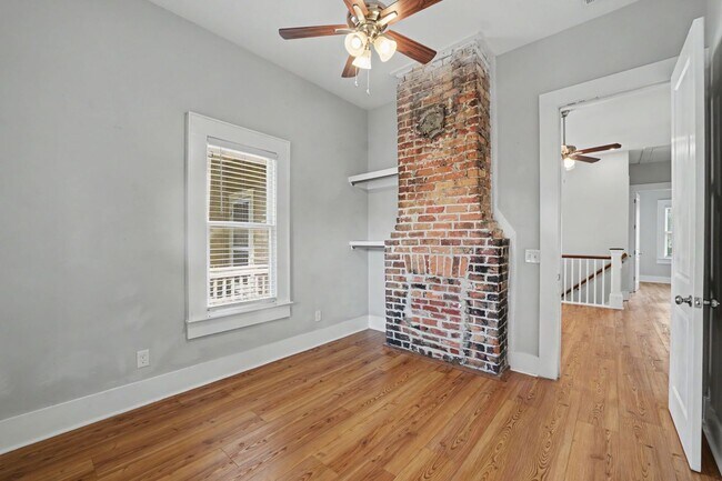 Building Photo - 311 W 39th St
