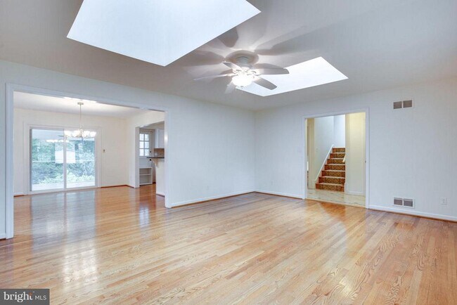 Building Photo - 5904 Lenox Rd