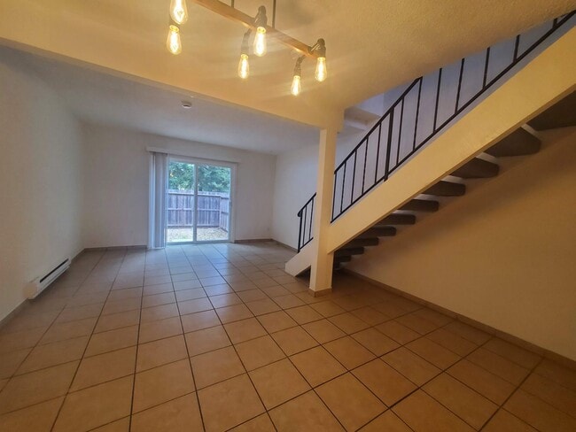 Building Photo - 928 Civic Center Dr