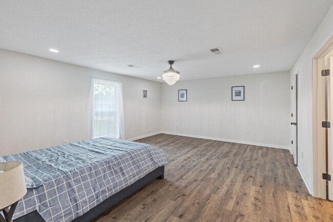 Building Photo - 3579 Oakwood Dr