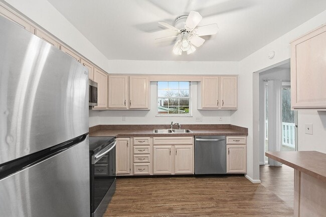 Building Photo - WESTWOOD - Spacious 3 bed 2.5 ba 2 car garage