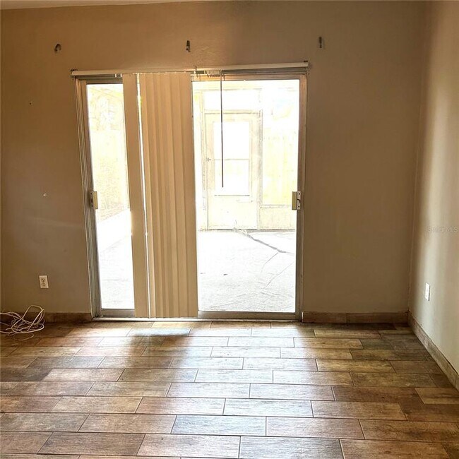 Building Photo - 2152 Greenbriar Blvd