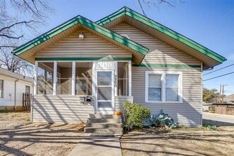 Building Photo - 3200 Sandage Ave