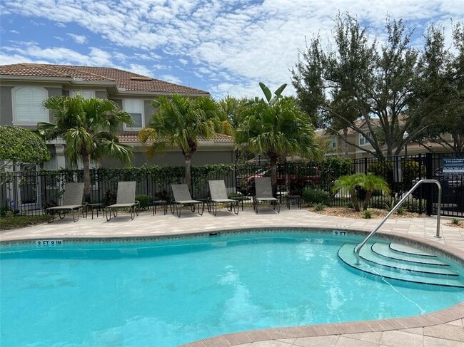 Building Photo - 3342 Covered Bridge Dr W