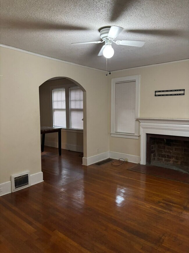 Building Photo - 3 Bed 2 Bath near 5 points