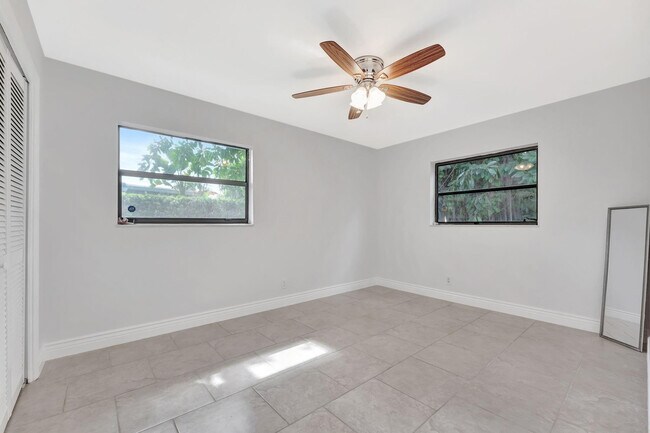 Building Photo - 10251 NW 39th Ct