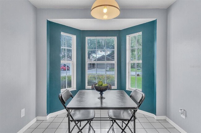 Building Photo - 4454 King Edward Dr