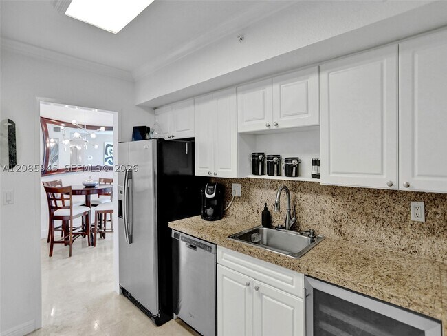 Building Photo - 2501 S Ocean Dr