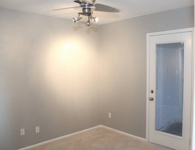 Building Photo - Renovated 2x2 Condo Located in N Phoenix!