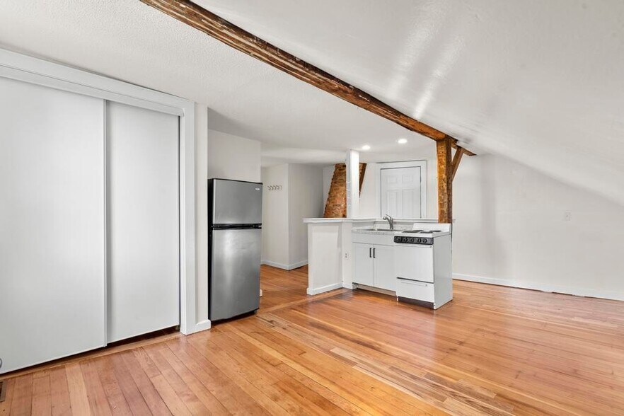 Building Photo - 22 Winthrop St