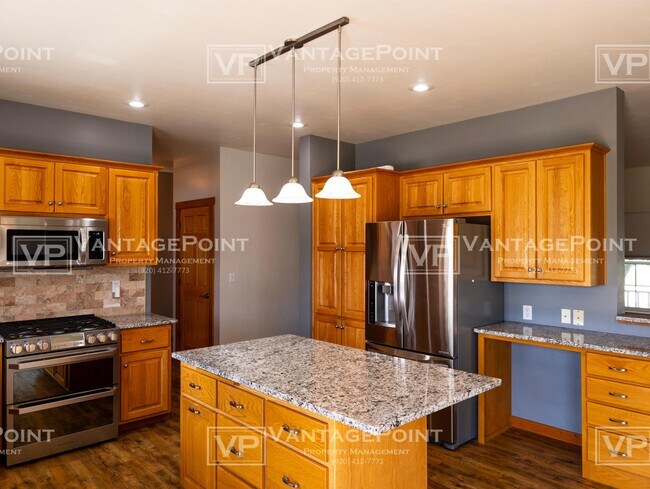 Building Photo - 515 Winding Waters Way