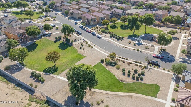 Building Photo - 935 E Agua Fria Ln
