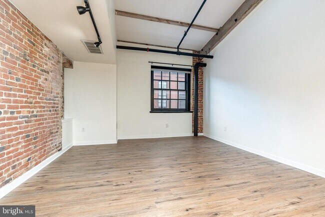 Building Photo - 303 Vine St