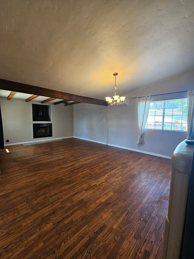 Building Photo - 352 Bonito Ave