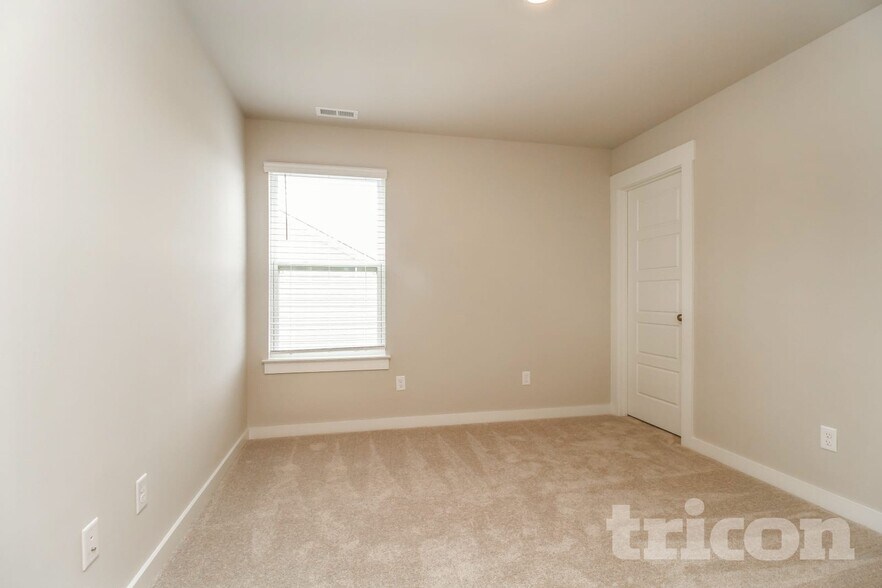 Building Photo - 1728 Lannister Ave