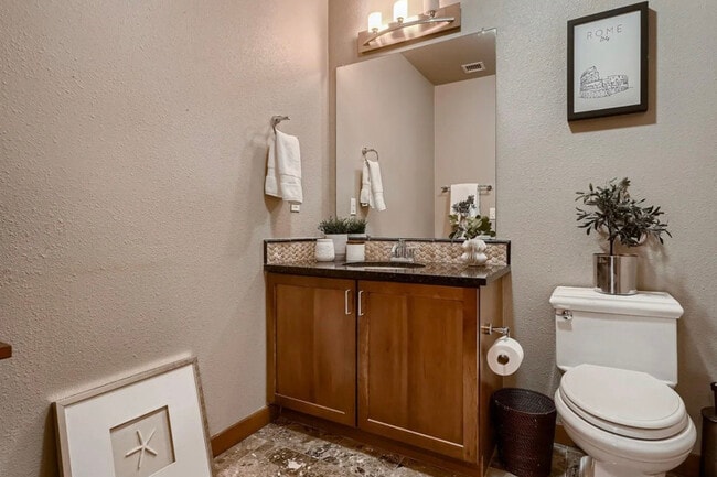 Building Photo - 100 Park Ave W