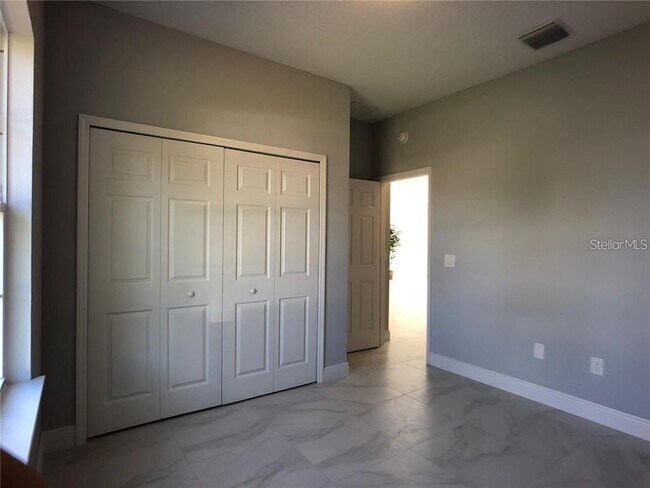 Building Photo - 205 Flounder Pl