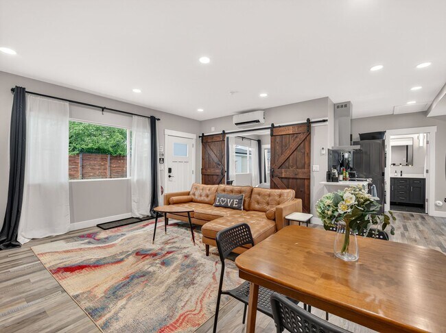 Building Photo - 823 S 900 E