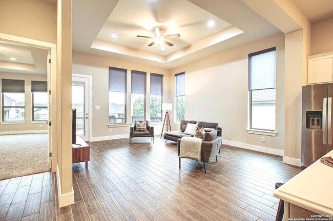 Building Photo - 1038 Cadogan Squire