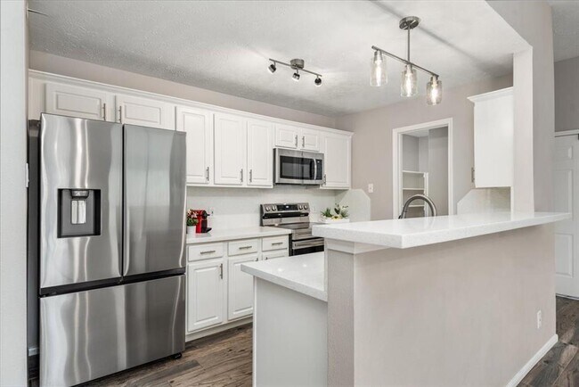 Building Photo - 8051 Bay Branch Dr