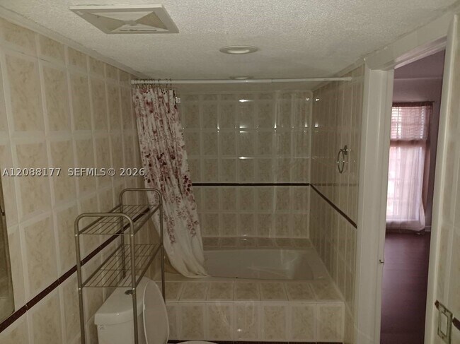 Building Photo - 7170 Fairway Dr