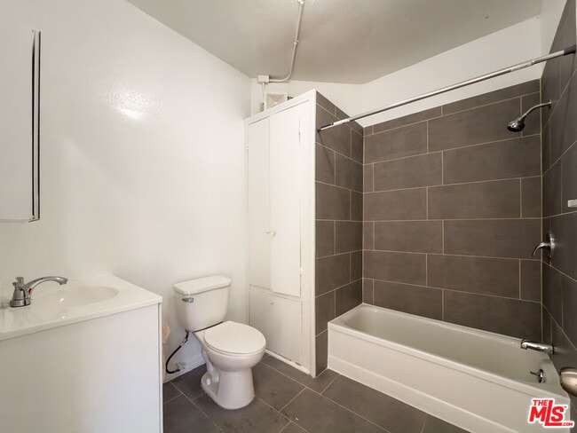 Building Photo - 3309 Main St