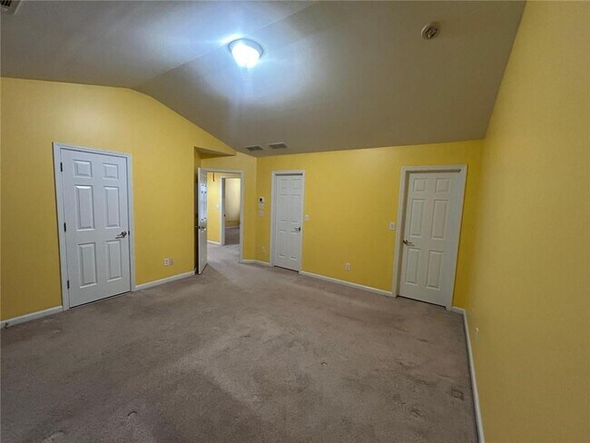 Building Photo - 815 Earlham Dr