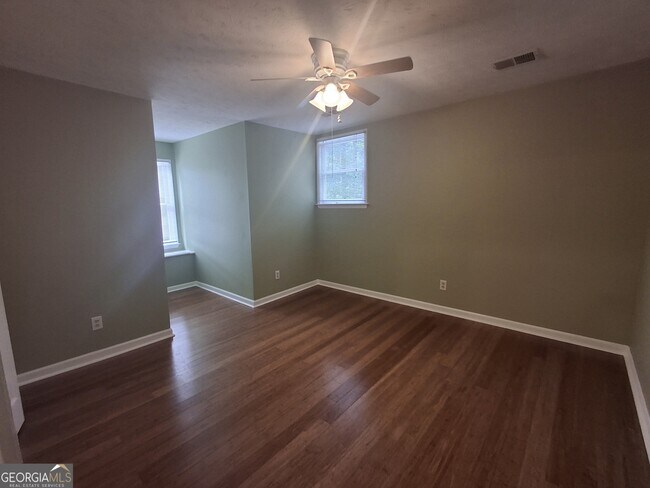 Building Photo - 2243 Sharondale Dr