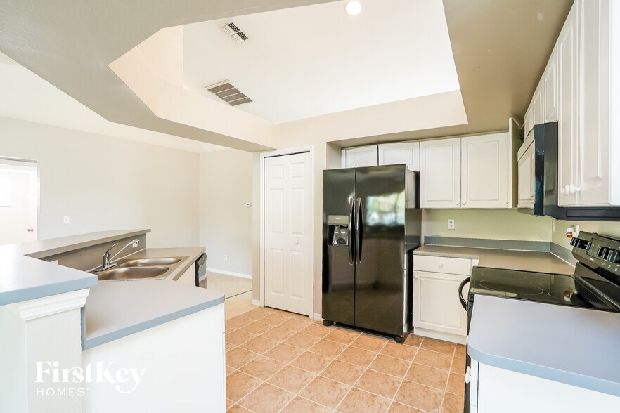 Building Photo - 1828 SW 3rd Pl