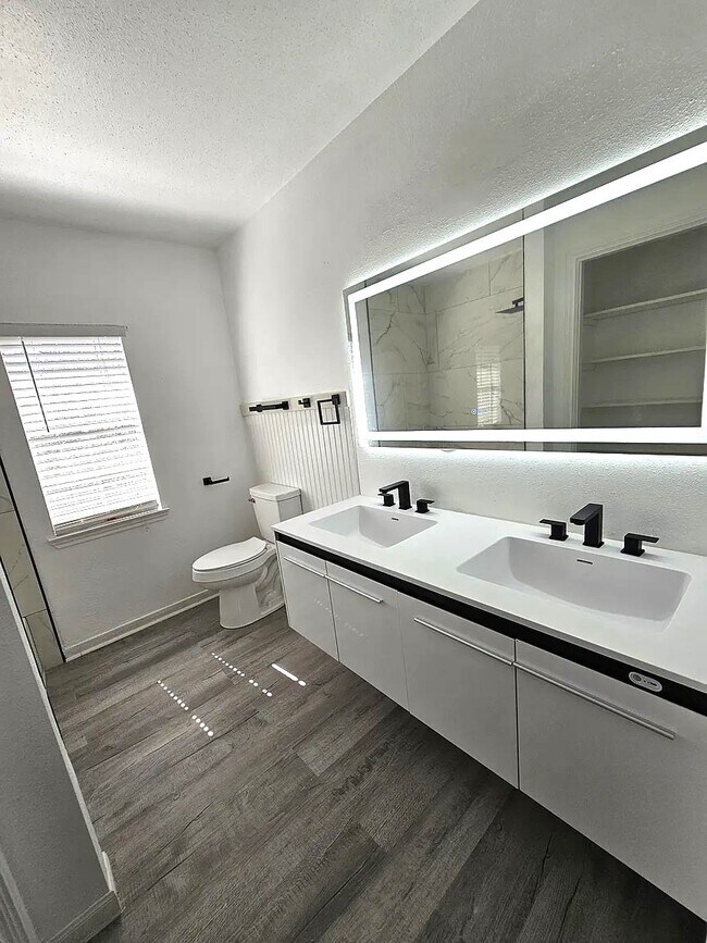 Building Photo - 11411 Sky Way Dr