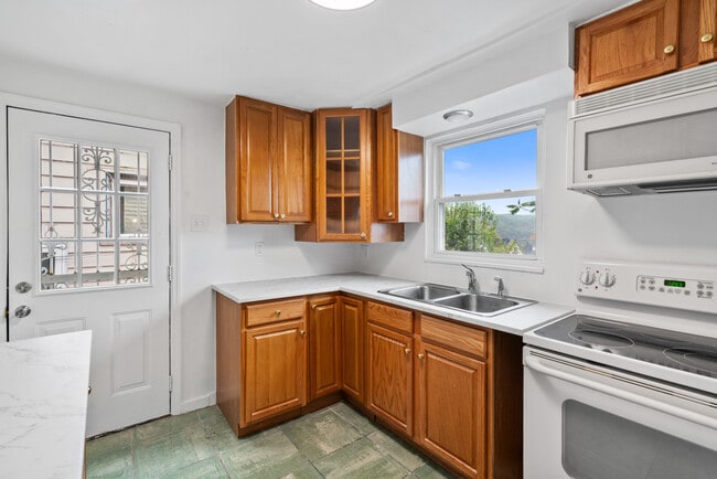 Building Photo - 5034 Ampere St