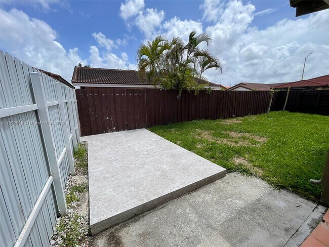 Building Photo - 1727 SW 136th Pl