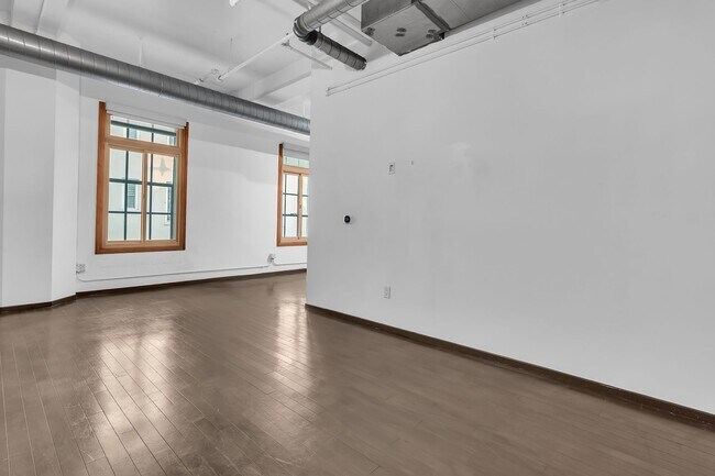 Building Photo - 1645 Vine St