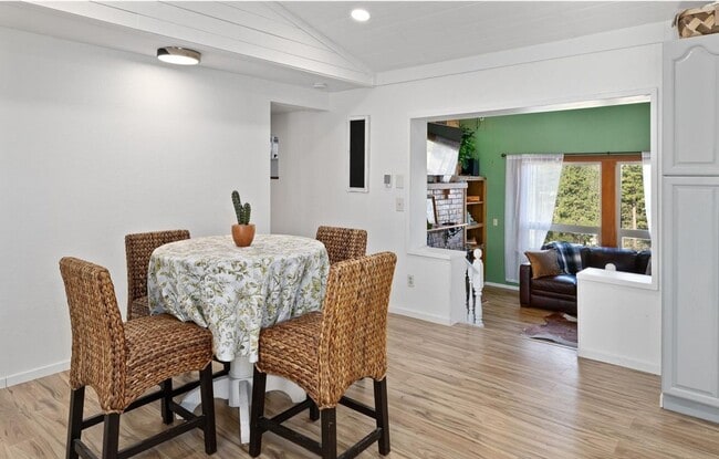 Building Photo - Spectacular Views Close to I-90!